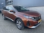 Peugeot 5008 1.2 PureTech Blue Lease Allure 7 Persoons - Airco - Achteruitrijcamera - Navigatiesysteem - Trekhaak - Cruise control - Parkeersensoren voor en achter - Licht metalen velgen 19 inch - Led verlichting - Stuur multifunctioneel - Mistlampen voor - Radio - Regensensor - Rijstrooksensor - Stuur leder