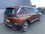 Peugeot 5008 1.2 PureTech Blue Lease Allure 7 Persoons - Airco - Achteruitrijcamera - Navigatiesysteem - Trekhaak - Cruise control - Parkeersensoren voor en achter - Licht metalen velgen 19 inch - Led verlichting - Stuur multifunctioneel - Mistlampen voor - Radio - Regensensor - Rijstrooksensor - Stuur leder