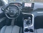 Peugeot 5008 1.2 PureTech Blue Lease Allure 7 Persoons - Airco - Achteruitrijcamera - Navigatiesysteem - Trekhaak - Cruise control - Parkeersensoren voor en achter - Licht metalen velgen 19 inch - Led verlichting - Stuur multifunctioneel - Mistlampen voor - Radio - Regensensor - Rijstrooksensor - Stuur leder