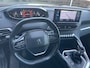 Peugeot 5008 1.2 PureTech Blue Lease Allure 7 Persoons - Airco - Achteruitrijcamera - Navigatiesysteem - Trekhaak - Cruise control - Parkeersensoren voor en achter - Licht metalen velgen 19 inch - Led verlichting - Stuur multifunctioneel - Mistlampen voor - Radio - Regensensor - Rijstrooksensor - Stuur leder