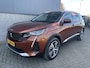 Peugeot 5008 1.2 PureTech Blue Lease Allure 7 Persoons - Airco - Achteruitrijcamera - Navigatiesysteem - Trekhaak - Cruise control - Parkeersensoren voor en achter - Licht metalen velgen 19 inch - Led verlichting - Stuur multifunctioneel - Mistlampen voor - Radio - Regensensor - Rijstrooksensor - Stuur leder