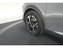 Peugeot e-2008 EV GT 50 kWh | 3 Fase Laadfunctie | Schuif-/Kanteldak | Alcantara Pakket | Camera | Apple Carplay