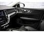 Volvo V60 2.0 B3 Plus Dark | Trekhaak | Panoramadak | 360 Camera | Harman/Kardon | Standkachel | All-Season Banden | Stoelverwarming voor en achter | Stuurverwarming | Power Seats |