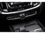 Volvo V60 2.0 B3 Plus Dark | Trekhaak | Panoramadak | 360 Camera | Harman/Kardon | Standkachel | All-Season Banden | Stoelverwarming voor en achter | Stuurverwarming | Power Seats |