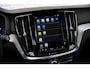 Volvo V60 2.0 B3 Plus Dark | Trekhaak | Panoramadak | 360 Camera | Harman/Kardon | Standkachel | All-Season Banden | Stoelverwarming voor en achter | Stuurverwarming | Power Seats |