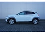 Hyundai Kona Electric EV Premium 64 kWh AUTOMAAT - Airco / Navi / Cruise / Leder / Stoelverw. + koeling / Parkeers. / NAP