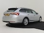 Skoda Octavia Combi First Edition 115pk DSG/AUTO | Achteruitrijcamera | Elektrische achterklep | Navigatie | Adaptive cruise control | 17" LMV