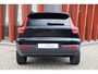 Volvo XC40 T4 Recharge Plus Dark | Stoelverwarming | Trekhaak | Parkeercamera| H/K | Keyless | Glossy Black