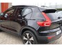 Volvo XC40 T4 Recharge Plus Dark | Stoelverwarming | Trekhaak | Parkeercamera| H/K | Keyless | Glossy Black