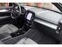 Volvo XC40 T4 Recharge Plus Dark | Stoelverwarming | Trekhaak | Parkeercamera| H/K | Keyless | Glossy Black