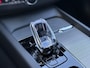 Volvo XC60 2.0 T6 Plug-in hybrid AWD Ultra Black Edition | SOH: 100% | 22"velgen | Trekhaak | Adaptieve Cruise Control | Panoramadak | Harman Kardon Audio | Parkeercamera |  Stoel-/Stuurverwarming | Dodehoek Detectie |