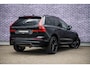 Volvo XC60 2.0 T6 Plug-in hybrid AWD Ultra Black Edition | Trekhaak | Adaptieve Cruise Control | Panoramadak | Harman Kardon Audio | Parkeercamera |  Stoel-/Stuurverwarming | Dodehoek Detectie |