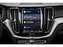 Volvo XC60 2.0 T6 Plug-in hybrid AWD Ultra Black Edition | Trekhaak | Adaptieve Cruise Control | Panoramadak | Harman Kardon Audio | Parkeercamera |  Stoel-/Stuurverwarming | Dodehoek Detectie |
