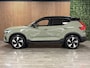 Volvo XC40 Single Motor Extended Range Plus 82 kWh | Trekhaak | All Season Banden | Adaptieve Cruise Control | Stoel en Stuurwielverwarming | Parkeercamera | Pilot Assist | BLIS Dode Hoek Detectie | Zitting verlenging voorstoelen | Google Infotainment | Warmtepomp | 19 Inch | Keyless Drive | Parkeersensoren voor+achter | Privacy Glass | Elektrisch bedienbare achterklep | Alarm Klasse III | DAB Radio | Apple Carplay/Android Auto | Draadloos telefoon opladen | Volvo On Call met mobiele App functie | Sage Green Metallic |