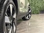 Volvo XC40 Single Motor Extended Range Plus 82 kWh | Trekhaak | All Season Banden | Adaptieve Cruise Control | Stoel en Stuurwielverwarming | Parkeercamera | Pilot Assist | BLIS Dode Hoek Detectie | Zitting verlenging voorstoelen | Google Infotainment | Warmtepomp | 19 Inch | Keyless Drive | Parkeersensoren voor+achter | Privacy Glass | Elektrisch bedienbare achterklep | Alarm Klasse III | DAB Radio | Apple Carplay/Android Auto | Draadloos telefoon opladen | Volvo On Call met mobiele App functie | Sage Green Metallic |