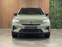 Volvo XC40 Single Motor Extended Range Plus 82 kWh | Trekhaak | All Season Banden | Adaptieve Cruise Control | Stoel en Stuurwielverwarming | Parkeercamera | Pilot Assist | BLIS Dode Hoek Detectie | Zitting verlenging voorstoelen | Google Infotainment | Warmtepomp | 19 Inch | Keyless Drive | Parkeersensoren voor+achter | Privacy Glass | Elektrisch bedienbare achterklep | Alarm Klasse III | DAB Radio | Apple Carplay/Android Auto | Draadloos telefoon opladen | Volvo On Call met mobiele App functie | Sage Green Metallic |