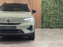 Volvo XC40 Single Motor Extended Range Plus 82 kWh | Trekhaak | All Season Banden | Adaptieve Cruise Control | Stoel en Stuurwielverwarming | Parkeercamera | Pilot Assist | BLIS Dode Hoek Detectie | Zitting verlenging voorstoelen | Google Infotainment | Warmtepomp | 19 Inch | Keyless Drive | Parkeersensoren voor+achter | Privacy Glass | Elektrisch bedienbare achterklep | Alarm Klasse III | DAB Radio | Apple Carplay/Android Auto | Draadloos telefoon opladen | Volvo On Call met mobiele App functie | Sage Green Metallic |
