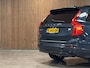 Volvo XC90 T8 AWD Recharge Plus Dark Long Range | Luchtvering | Stoelventilatie | Trekhaak | 360° Camera | Harman Kardon | 455pk | Adaptieve Cruise Control | Stoelverwarming voor+achter | Stuurwielverwarming | Standkachel met Volvo On Call App | Schuifdak | 20 Inch | Pilot Assist | BLIS Dode Hoek Detectie | Elektrische voorstoelen geheugen | Nappa lederen bekleding | Zitting verlenging voorstoelen | Lederen dashboard | Elektrisch verstelbare zijwangen voorstoelen | Google Infotainment | Keyless Drive | Privacy Glass | Elektrisch bedienbare achterklep | Geïntegreerd kinderzitje achterin | Geïntegreerde zongordijnen achterportieren | 7-Persoons | 4-Zone Climate Control | DAB Radio | Alarm Klasse III | Apple Carplay/Android Auto | Draadloos telefoon opladen | Volvo On Call met mobiele App functie | Denim Blue Metallic |