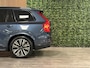 Volvo XC90 T8 AWD Recharge Plus Dark Long Range | Luchtvering | Stoelventilatie | Trekhaak | 360° Camera | Harman Kardon | 455pk | Adaptieve Cruise Control | Stoelverwarming voor+achter | Stuurwielverwarming | Standkachel met Volvo On Call App | Schuifdak | 20 Inch | Pilot Assist | BLIS Dode Hoek Detectie | Elektrische voorstoelen geheugen | Nappa lederen bekleding | Zitting verlenging voorstoelen | Lederen dashboard | Elektrisch verstelbare zijwangen voorstoelen | Google Infotainment | Keyless Drive | Privacy Glass | Elektrisch bedienbare achterklep | Geïntegreerd kinderzitje achterin | Geïntegreerde zongordijnen achterportieren | 7-Persoons | 4-Zone Climate Control | DAB Radio | Alarm Klasse III | Apple Carplay/Android Auto | Draadloos telefoon opladen | Volvo On Call met mobiele App functie | Denim Blue Metallic |