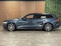Volvo V60 T6 AWD Recharge Ultra Dark | Trekhaak | Schuifdak | Head-Up Display | Harman Kardon | Adaptieve Cruise Control | Stoelverwarming voor+achter | Stuurwielverwarming | Full LED Meesturende koplampen | Parkeercamera | Pilot Assist | BLIS Dode Hoek Detectie | Elektrische voorstoelen geheugen | Lederen bekleding | Zitting verlenging voorstoelen | Lederen dashboard | 18 Inch | Google Infotainment | Keyless Drive | Parkeersensoren voor+achter | Privacy Glass | Elektrisch bedienbare achterklep | DAB Radio | Apple Carplay/Android Auto | Volvo On Call met mobiele App functie | Denim Blue Metallic |
