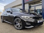 BMW 3-Serie 330e M Sport High Executive / Automaat / NL-Auto / 55.000 Km / Dealer-Onderhouden / Vol-Leder / Schuif-Kanteldak / Head-Up Display / Digitaal Dashboard / LED / DAB / Apple-Carplay&Android-Auto / Navi / Rondom Camera's / Stuur+Stoelverwarming / Flippers / Cruise-Control / Climate-Control / ELKTR-Pakket / PDC / LMV 19'' / ENZ.