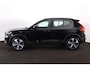 Volvo XC40 B4 Plus Dark - IntelliSafe Assist & Surround - Harman/Kardon audio - Parkeercamera achter - Verwarmde voorstoelen & stuur - Parkeersensoren voor & achter - Elektr. bedienb. voorstoelen met geheugen links - Draadloze tel. lader - Elektr. inklapbare trekhaak - 19' LMV