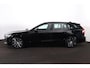 Volvo V60 T6 Recharge AWD Plus Dark - IntelliSafe Assist & Surround - 360º Camera - Harman/Kardon audio - Verwarmde voorstoelen, stuur & achterbank - Parkeersensoren voor & achter - Elektr. bedienb. voorstoelen met geheugen - Elektr. inklapbare trekhaak - 18' LMV