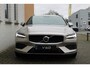 Volvo V60 2.0 T6 Plug-in hybrid AWD Essential | Bright dusk metallic | Lederen bekleding | Extra getint glas | Donkere hemelbekleding | Park assist voor- en achter | 19'' 5-triple spaaks velgen | Buitenspiegels dimmend | Verwarmbaar stuurwiel | Verwambare voorstoelen | Blind spot | Adaptive cruise control |