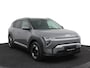 Kia EV3 Plus 81.4 kWh - Nieuw uit voorraad! - Stoel / Stuurwielverwarming - Dode hoek sensoren - Parkeersensoren - Fabrieksgarantie tot 12-2032 of 150.000 km