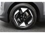 Kia EV3 Plus 81.4 kWh - Nieuw uit voorraad! - Stoel / Stuurwielverwarming - Dode hoek sensoren - Parkeersensoren - Fabrieksgarantie tot 12-2032 of 150.000 km