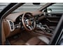 Porsche Cayenne Coupé 3.0 E-Hybrid 462pk Platinum Edition SportDesign | Pano | ACC | Trekhaak | 22'' Wielen | Bose | Achterasbesturing | Stoelventilatie | Sportuitlaat |