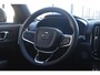 Volvo XC40 231PK Recharge Pure Electric Plus Navigatie / Adaptive Cruise Control / Stoelverwarming / Stuurverwarming / Semi-elektrische trekhaak / Elektrische achterklep / 19" Velgen / Zwart dak