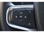 Volvo XC40 231PK Recharge Pure Electric Plus Navigatie / Adaptive Cruise Control / Stoelverwarming / Stuurverwarming / Semi-elektrische trekhaak / Elektrische achterklep / 19" Velgen / Zwart dak