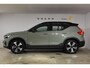 Volvo XC40 231PK Recharge Pure Electric Plus Navigatie / Adaptive Cruise Control / Stoelverwarming / Stuurverwarming / Semi-elektrische trekhaak / Elektrische achterklep / 19" Velgen / Zwart dak