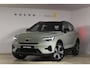Volvo XC40 231PK Recharge Pure Electric Plus Navigatie / Adaptive Cruise Control / Stoelverwarming / Stuurverwarming / Semi-elektrische trekhaak / Elektrische achterklep / 19" Velgen / Zwart dak