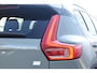 Volvo XC40 231PK Recharge Pure Electric Plus Navigatie / Adaptive Cruise Control / Stoelverwarming / Stuurverwarming / Semi-elektrische trekhaak / Elektrische achterklep / 19" Velgen / Zwart dak