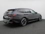 BMW 5-Serie Touring 530e xDrive 299PK Aut. M-Sport, Panoramadak, Head-Up Display, Stoelverwarming & ventilatie, Bowers & Wilkins Audio, Elektr. Achterklep, Trekhaak, 21" LM Velgen