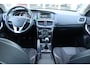 Volvo V40 T2 Momentum | Org. NL | Verw. Voorstoelen | Parkeersensoren achter | | Cruise Control |