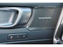 Volvo XC40 T5 Recharge Inscription Panorama/schuifdak - IntelliSafe Assist & Surround - Harman/Kardon audio - 360º Camera - Adaptieve LED koplampen - Verwarmde voorstoelen & stuur - Parkeersensoren voor & achter - Elektr. bedienb. voorstoelen met geheugen links - Draadloze tel. lader - Extra getint glas - Elektr. inklapbare trekhaak - 19' LMV