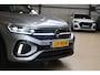 Volkswagen T-Roc 1.5 TSI 150pk R-Line Business+ | IQ. Light | Camera | Panoramadak | 100% (Dealer) onderhouden label
