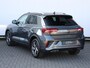 Volkswagen T-Roc 1.5 TSI R-Line 150PK DSG | Led | Camera | Trekhaak | Stoelverwarming | Navigatie
