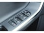 Volvo V60 2.0 T4 Automaat Business Sport | Elektrisch Glazen Schuif-/Kanteldak | Alarmklasse 3 | Getint Glas Achter | Afneembare Trekhaak | Adaptieve Bi-Xenon Koplampen Met Bochtverlichting | Lederen Bekleding | Keyless Entry | Cruise Control | Achteruitrijcamera | Parkeersensoren Voor & Achter | Navigatie | Bluetooth | Parkeerverwarming Met Timer | R-Design In- en Exterieur | Volvo On Call | Park Pilot Assist | Digitaal Instrumentenpaneel | Keyless Entry | Roofrails
