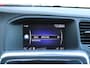Volvo V60 2.0 T4 Automaat Business Sport | Elektrisch Glazen Schuif-/Kanteldak | Alarmklasse 3 | Getint Glas Achter | Afneembare Trekhaak | Adaptieve Bi-Xenon Koplampen Met Bochtverlichting | Lederen Bekleding | Keyless Entry | Cruise Control | Achteruitrijcamera | Parkeersensoren Voor & Achter | Navigatie | Bluetooth | Parkeerverwarming Met Timer | R-Design In- en Exterieur | Volvo On Call | Park Pilot Assist | Digitaal Instrumentenpaneel | Keyless Entry | Roofrails
