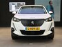 Peugeot 2008 SUV 130 pk Allure Pack | 1ste eigenaar | Verwarmde voorruit | Trekhaak | Keyless | Camera | AppleCarPlay/Android | AUTOMAAT