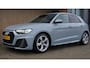 Audi A1 Sportback 30 TFSI 110pk 5Drs S-Line Automaat LED Navi Stoelverwarming Sfeerverlichting 17inch LM Virtual Cockpit *Pijl Grey Metallic*