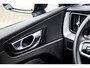 Volvo XC60 2.0 T6 Plug-in hybrid AWD Plus Black Edition | Adaptieve Cruise Control | Panoramadak | Stoel en Stuurverwarming | Dodehoek Detectie | 21" |