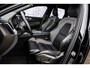 Volvo XC60 2.0 T6 Plug-in hybrid AWD Plus Black Edition | Adaptieve Cruise Control | Panoramadak | Stoel en Stuurverwarming | Dodehoek Detectie | 21" |