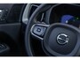 Volvo XC60 T8 Plug-in hybrid AWD Ultra Dark | Google | Long Range | Adaptieve Cruise Control | Keyless | 360 Camera | Dodehoekdetectie | Schuif-/Kanteldak | Luchtvering | Stoel-/Stuurverwarming | LED koplampen | Getint Glas | Harman Kardon Audio | Park Assist | Voorruit Verwarming | 20" LM