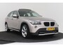 BMW X1 XDrive20i Business | Trekhaak | Panoramadak | Stoelverwarming | CarPlay | Navigatie | Org NL |