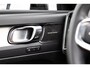 Volvo XC40 1.5 T4 Plug-in hybrid Plus Dark | Facelift | Panoramadak | Harman Kardon audio | Elektrische stoelverstelling | Stoel- en stuurverwarming | Cruise control | Navigatie | Apple Carplay / Android Auto | Climate control | LED koplampen |